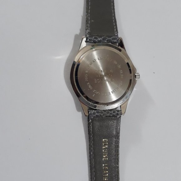 Watch Quartz with Easy to Read Large Numbers - Picture 5 of 6